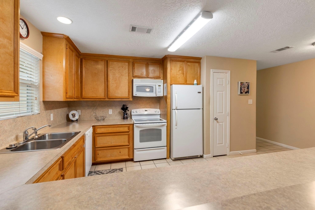 616 Foster Street - Photo 7
