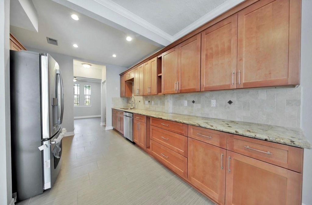 652 N Eldridge Parkway - Photo 6