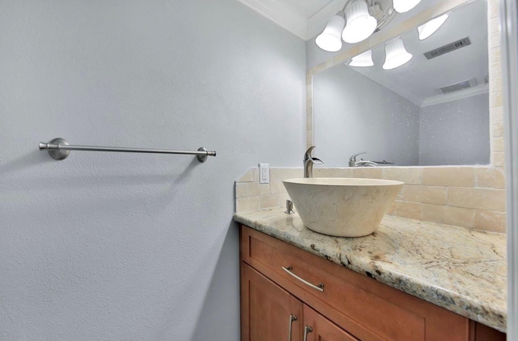 652 N Eldridge Parkway - Photo 9