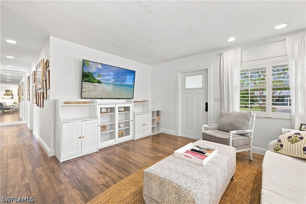 1342 11th Street N - Photo 4