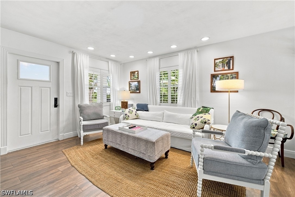 1342 11th Street N - Photo 2