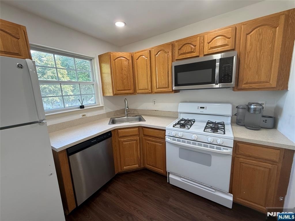 1186 Richmond - Photo 7
