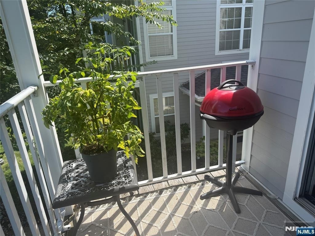 1186 Richmond - Photo 3