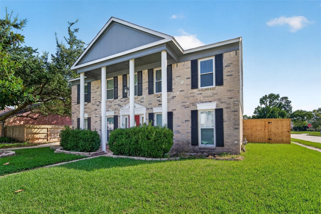2328 Colleen Drive - Photo 2