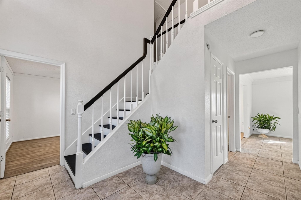 2328 Colleen Drive - Photo 5