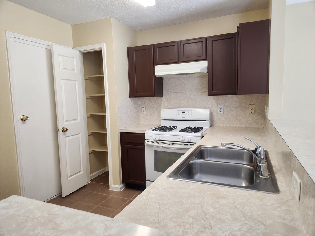 7631 Goudin Drive - Photo 5