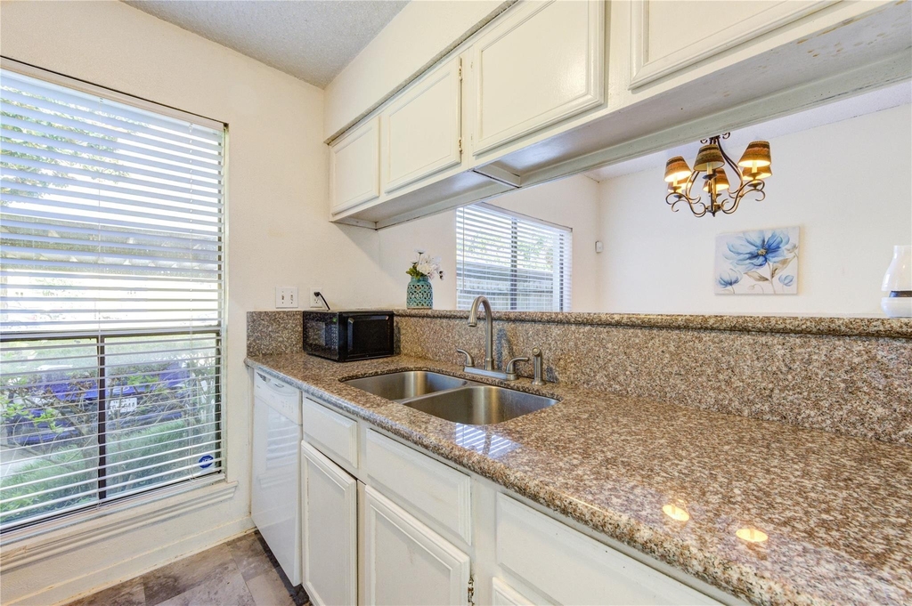 3741 Thistlemont Drive - Photo 6