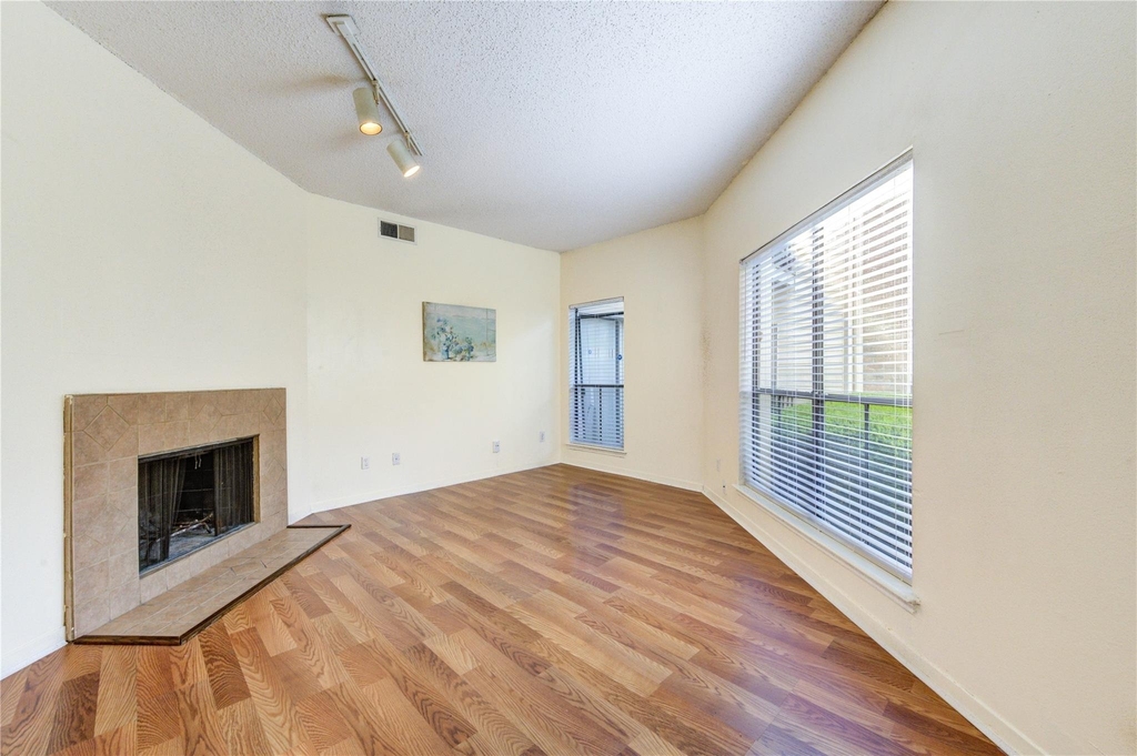 3741 Thistlemont Drive - Photo 3