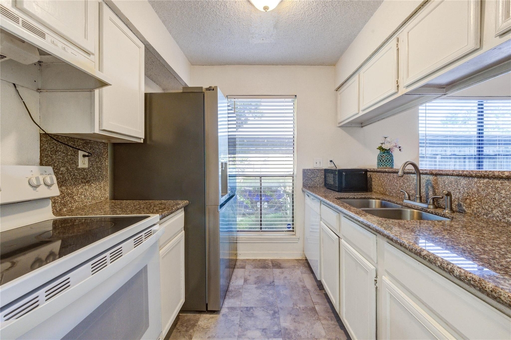 3741 Thistlemont Drive - Photo 5