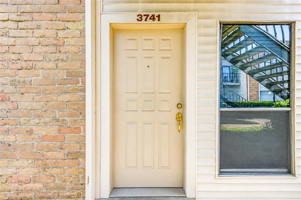 3741 Thistlemont Drive - Photo 1