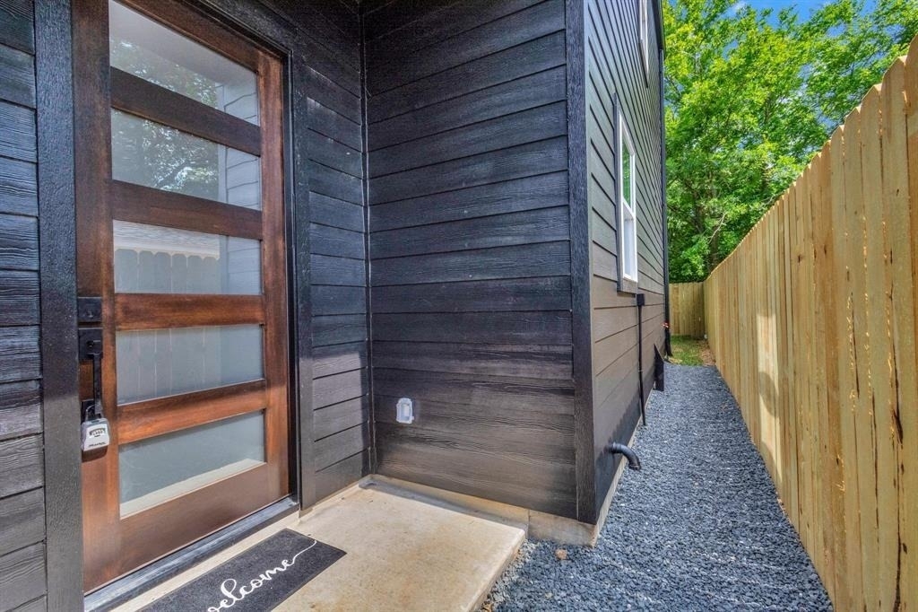4622 Clover Street - Photo 2
