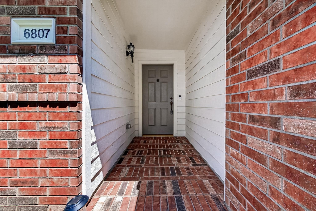 6807 Lauderwick Court - Photo 3