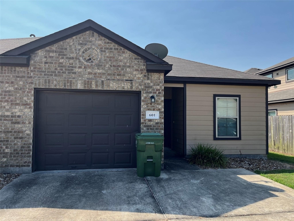 601 Rosewood Street - Photo 0