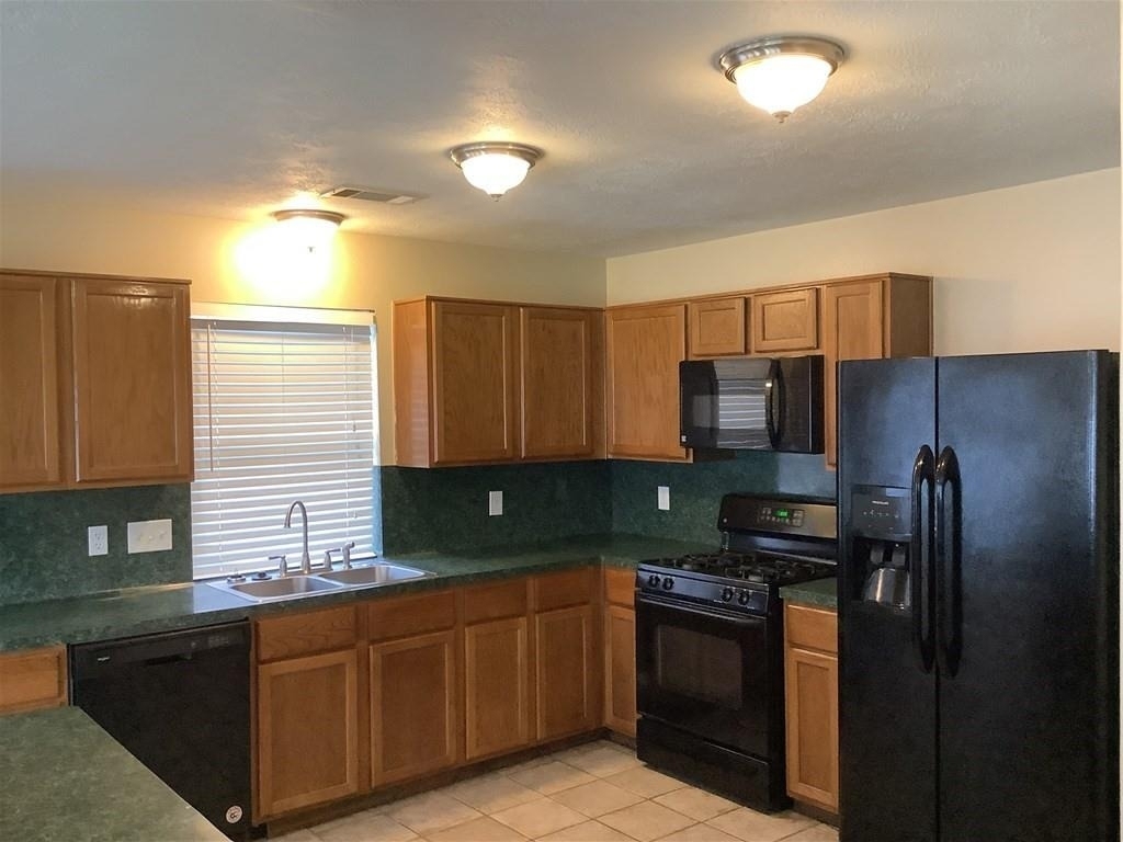 1423 Hunter Green Lane - Photo 1
