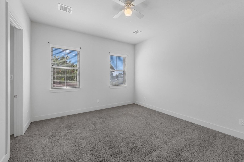 6033 Cypress Street - Photo 11