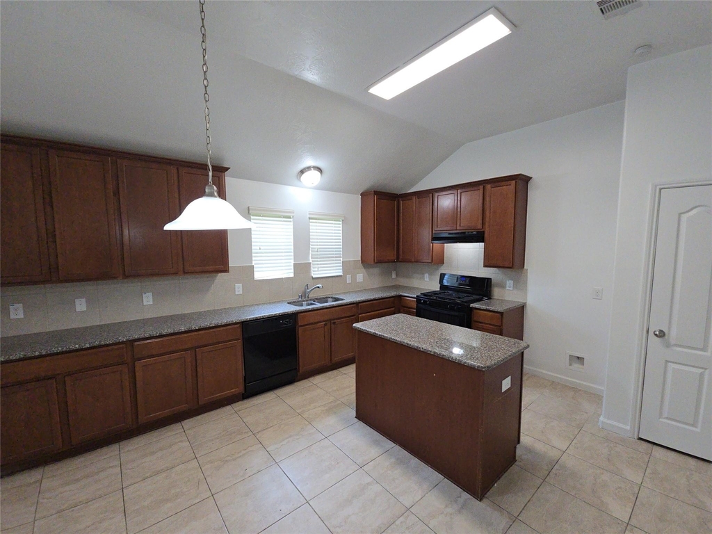 1306 Squire Drive - Photo 3