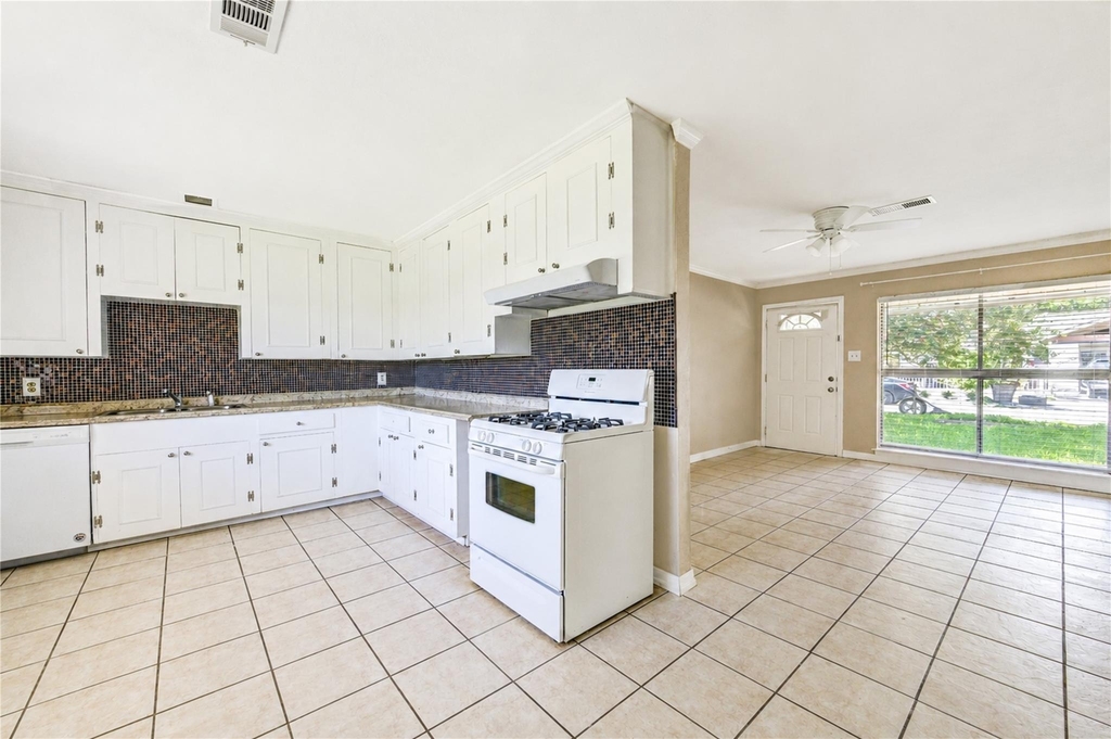 3205 Hays Street - Photo 32