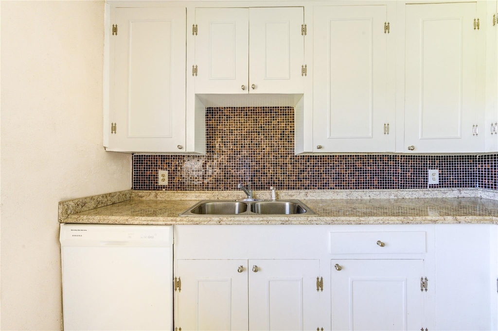 3205 Hays Street - Photo 29