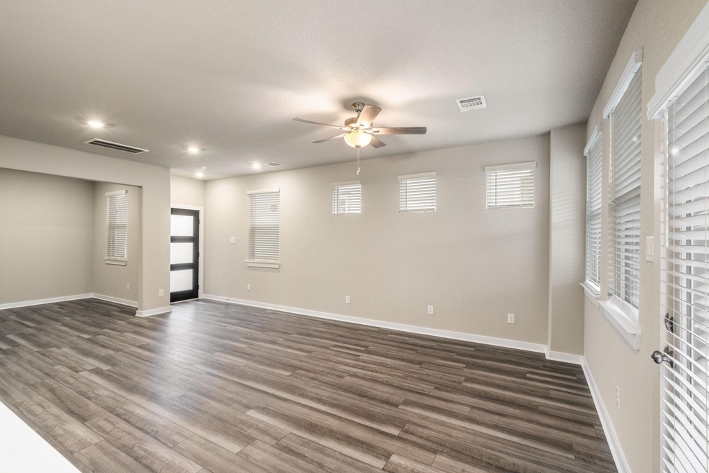 8209 Rising Stream Drive - Photo 11