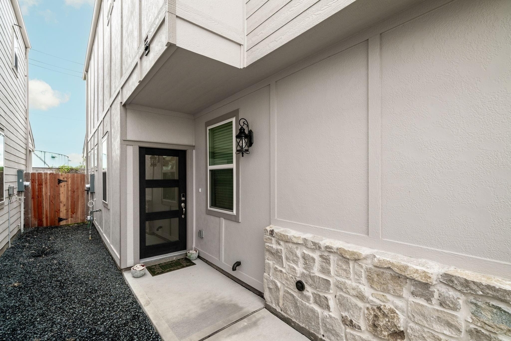 8209 Rising Stream Drive - Photo 4