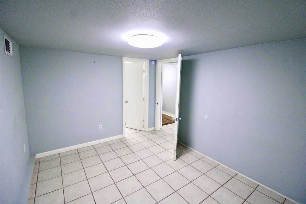 4114 Ave S 1/2 - Photo 2