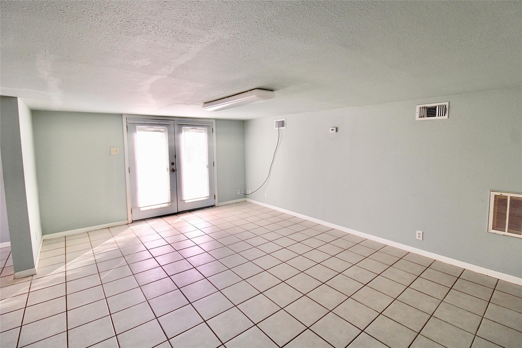 4114 Ave S 1/2 - Photo 5
