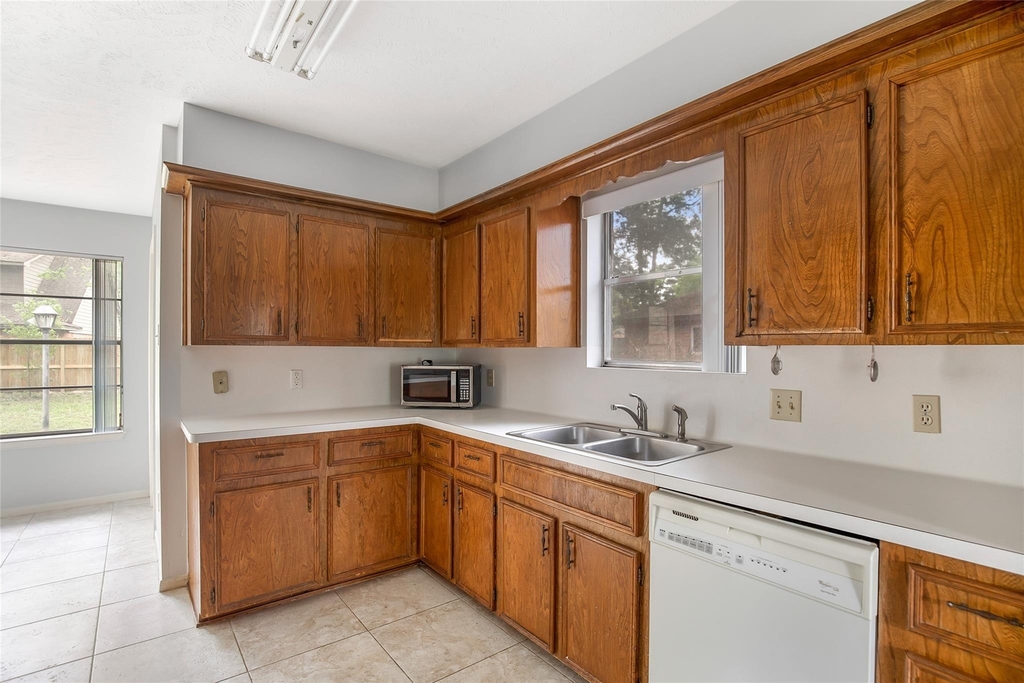 2130 Lake Hills Drive - Photo 11