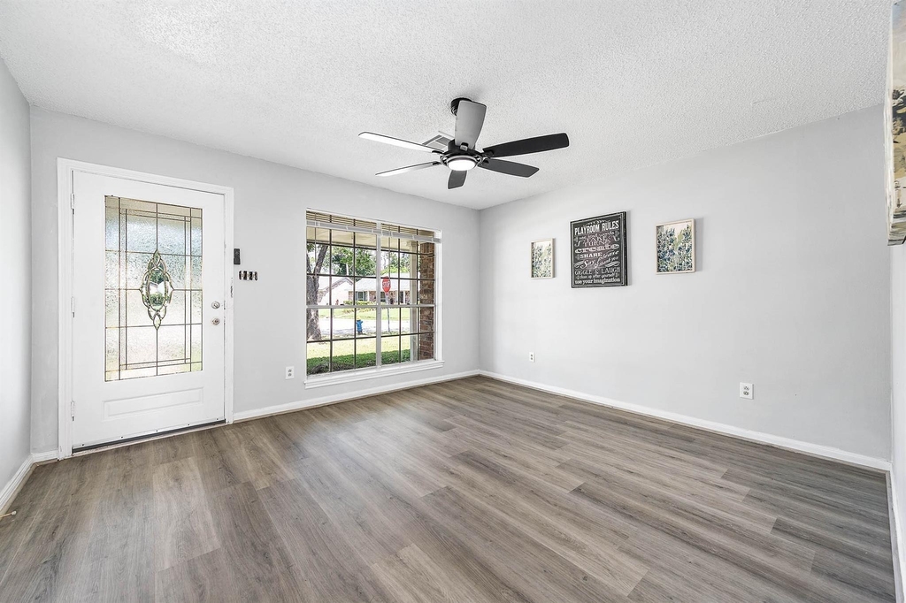 9014 Landwood Drive - Photo 5