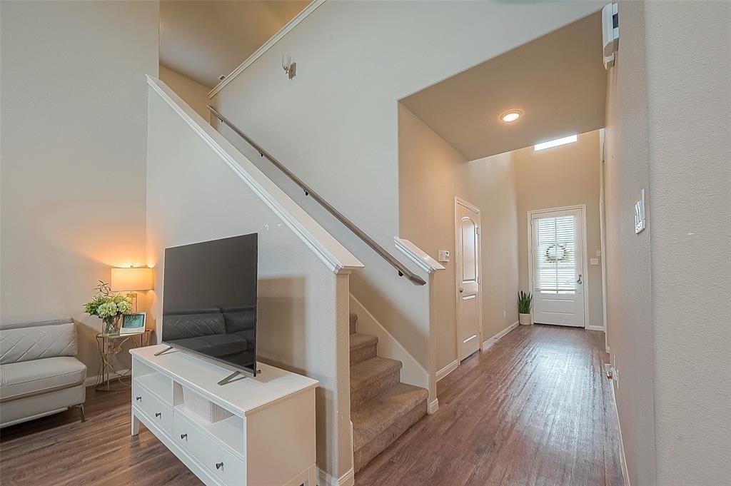 21029 Crinet Sq St - Photo 9