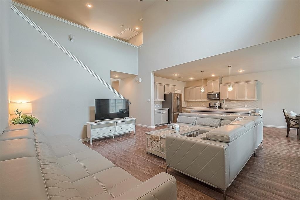 21029 Crinet Sq St - Photo 6