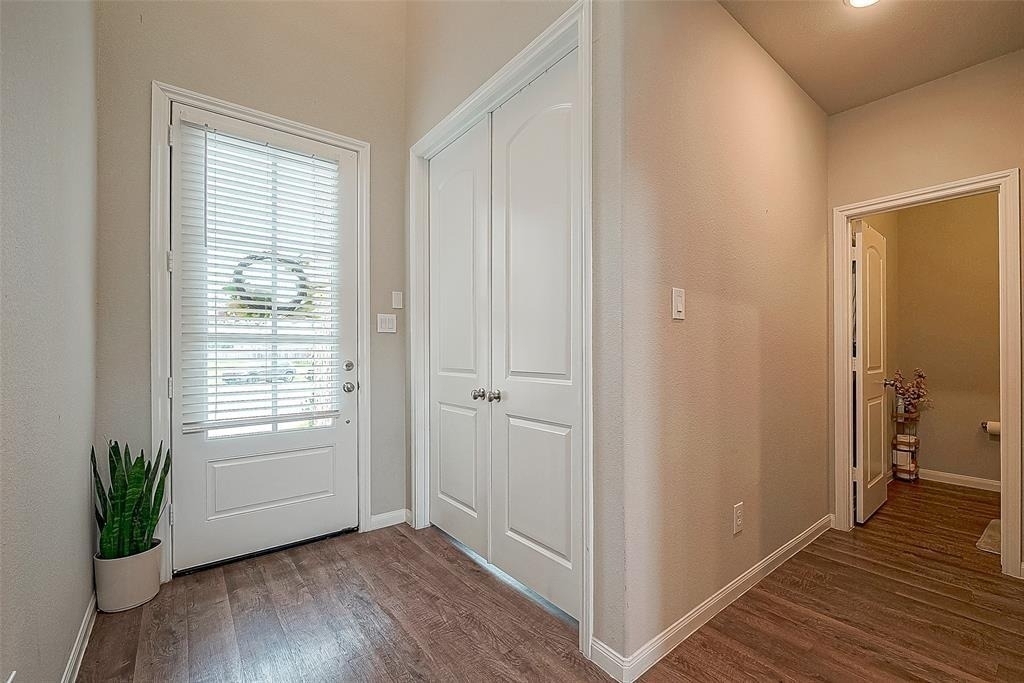 21029 Crinet Sq St - Photo 3