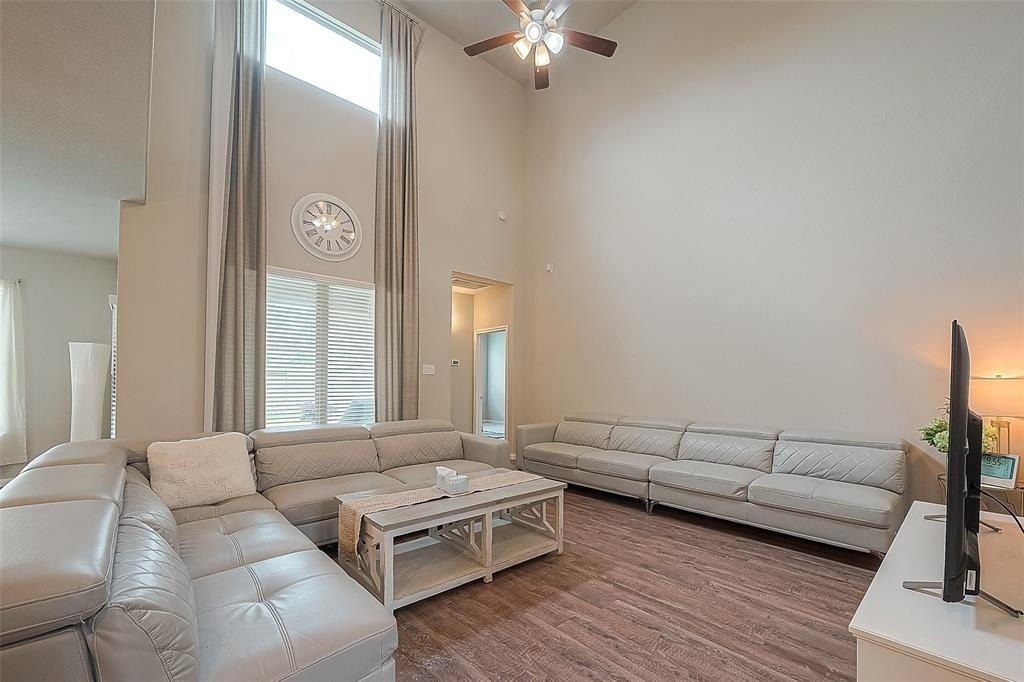 21029 Crinet Sq St - Photo 8