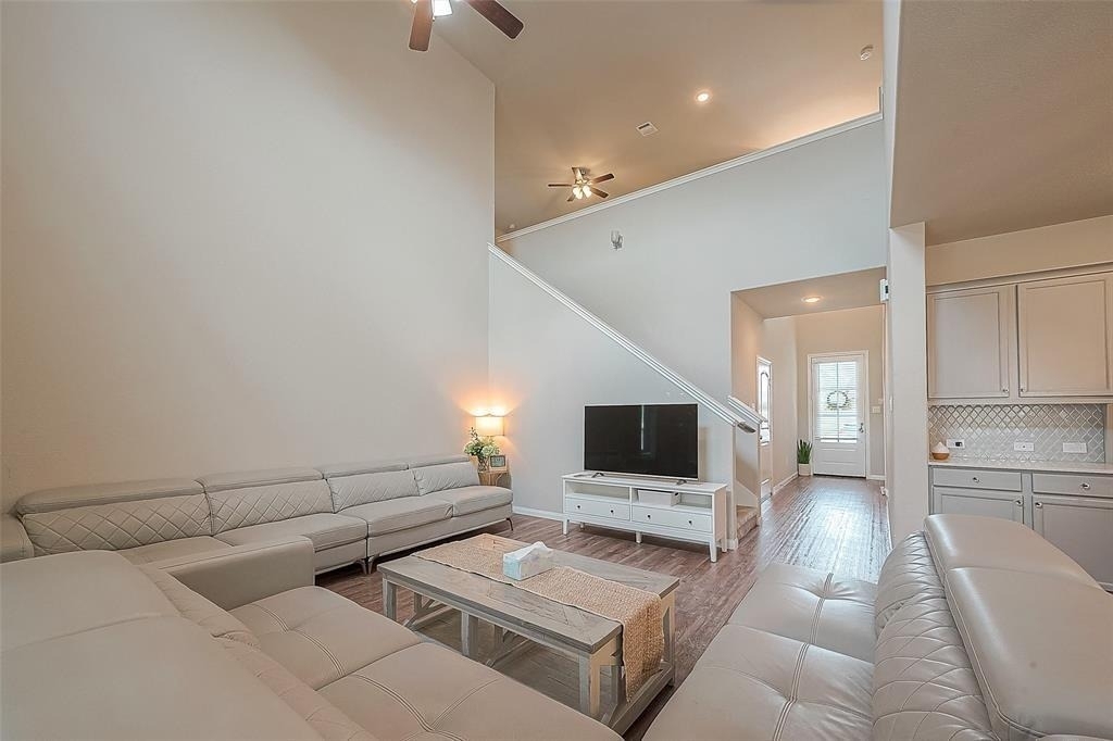 21029 Crinet Sq St - Photo 5