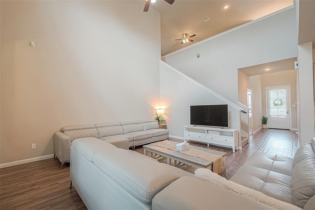 21029 Crinet Sq St - Photo 4