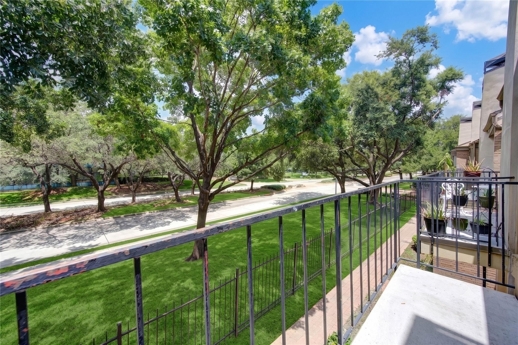 10811 Richmond Avenue - Photo 32