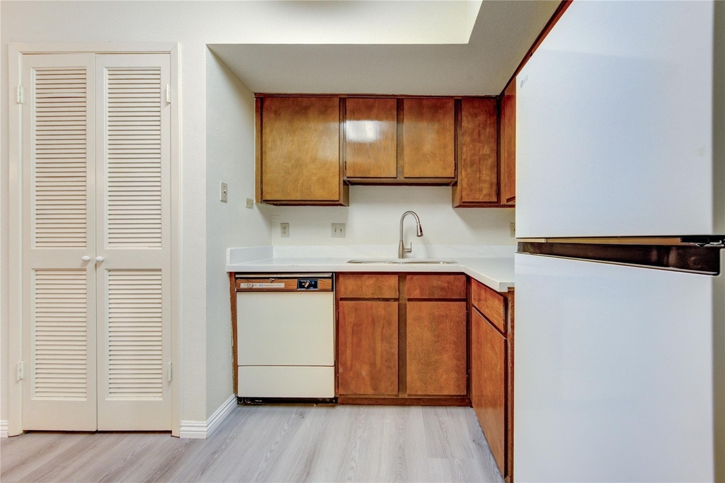 10811 Richmond Avenue - Photo 16