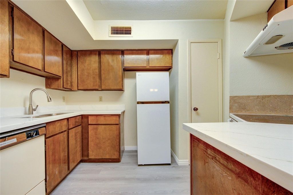10811 Richmond Avenue - Photo 14