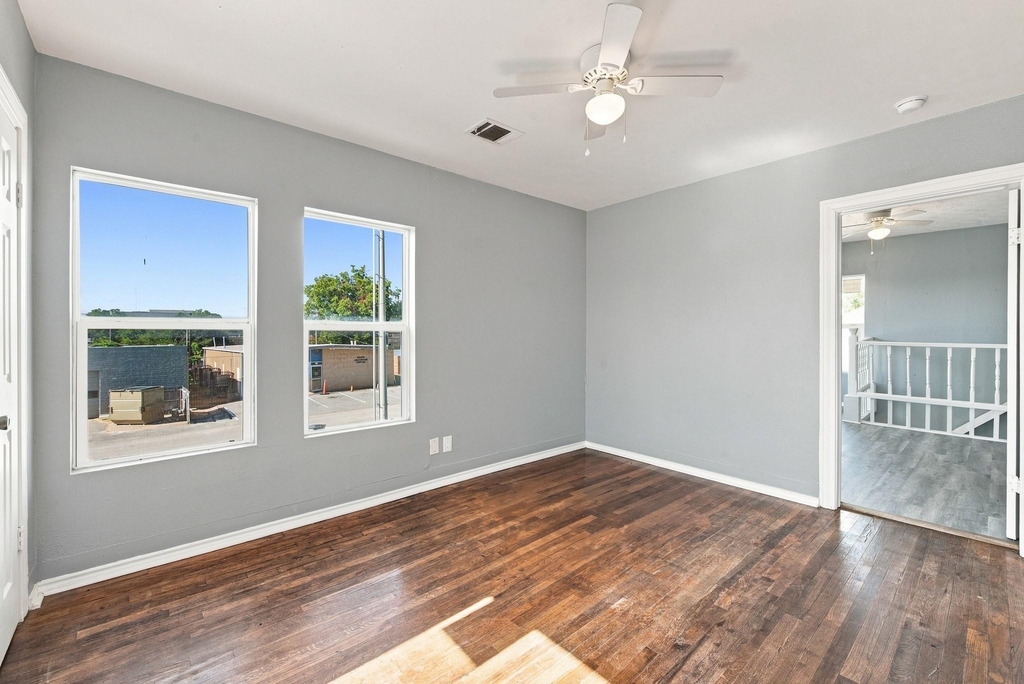 304 E 22nd Street - Photo 5