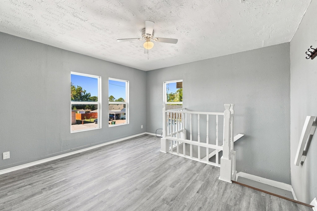 304 E 22nd Street - Photo 4