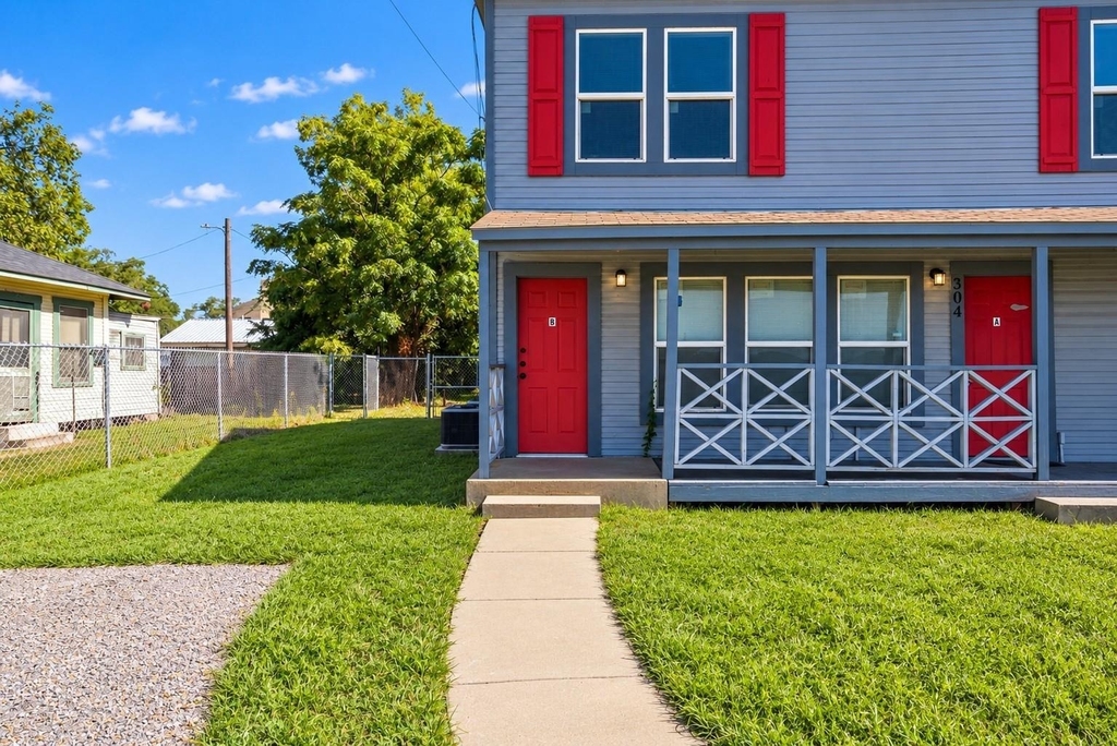 304 E 22nd Street - Photo 5