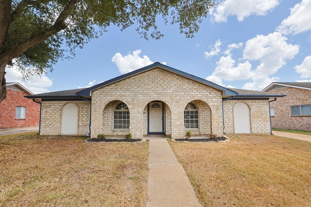 815 Park Meadow Drive - Photo 0