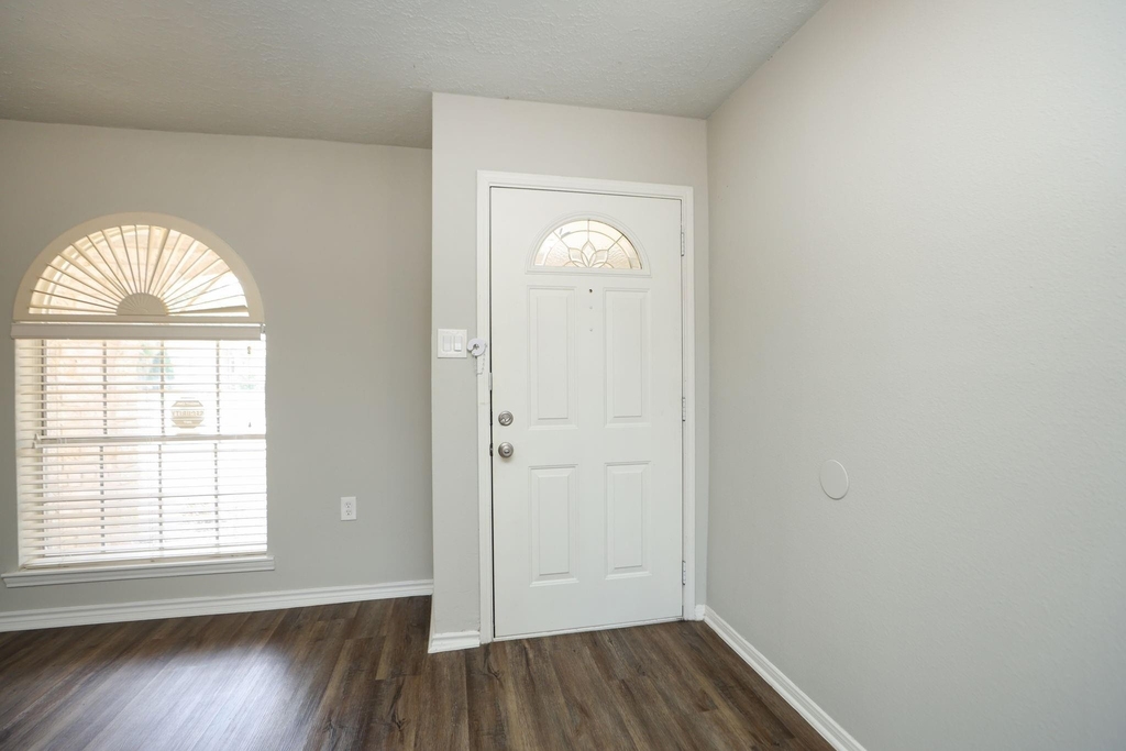 815 Park Meadow Drive - Photo 3