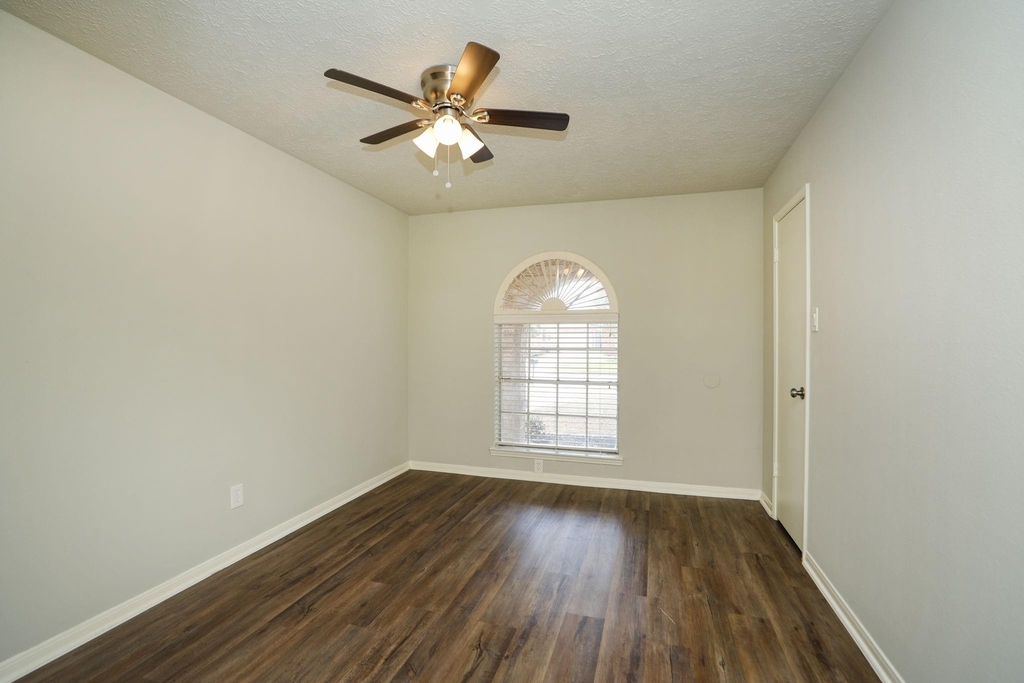 815 Park Meadow Drive - Photo 16