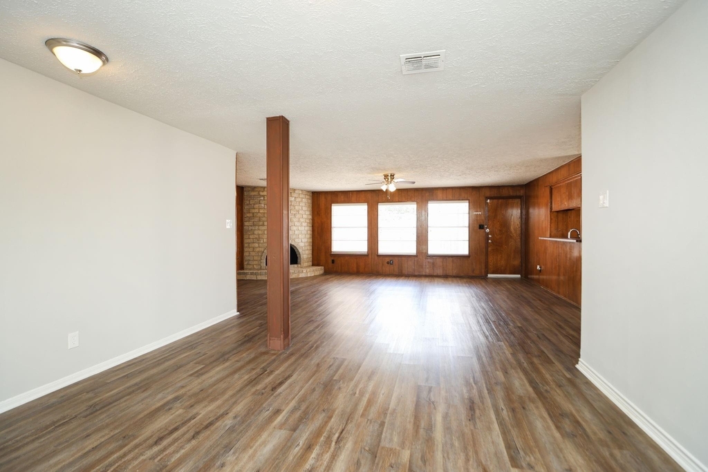 815 Park Meadow Drive - Photo 2