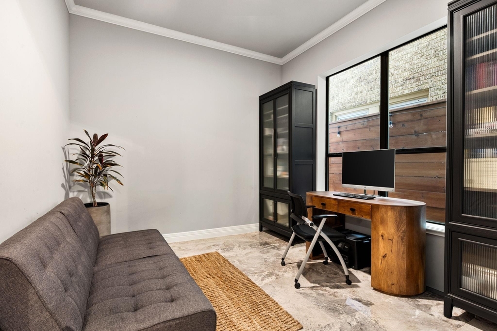 306 W Saulnier Street - Photo 5