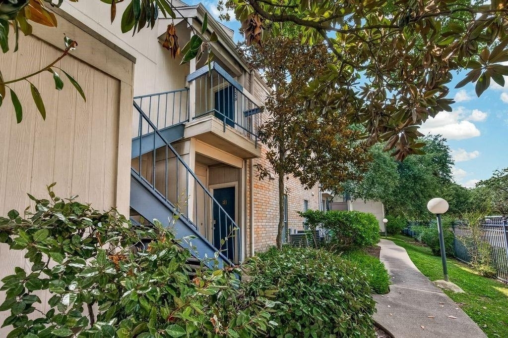 7900 N Stadium Drive - Photo 2