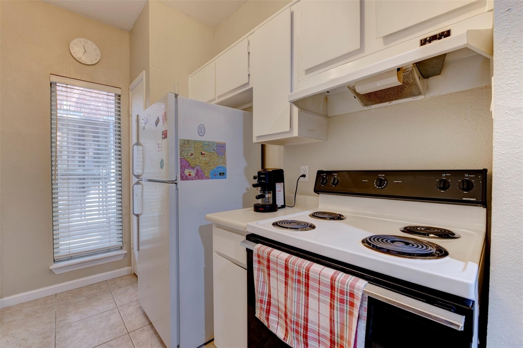 2300 Augusta Drive - Photo 11