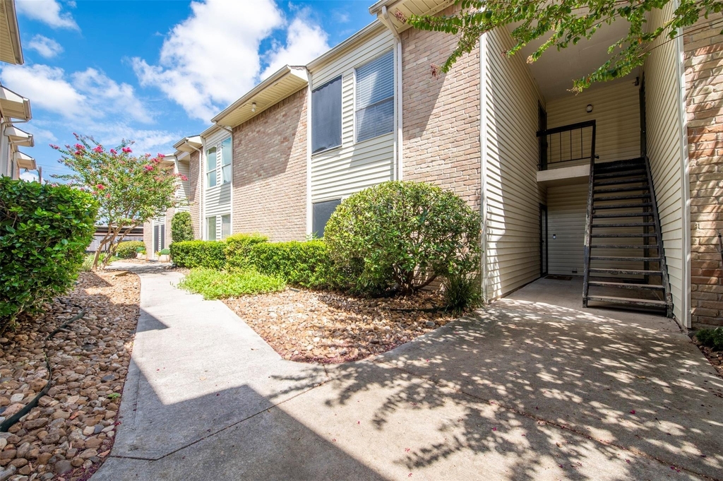 2300 Augusta Drive - Photo 25
