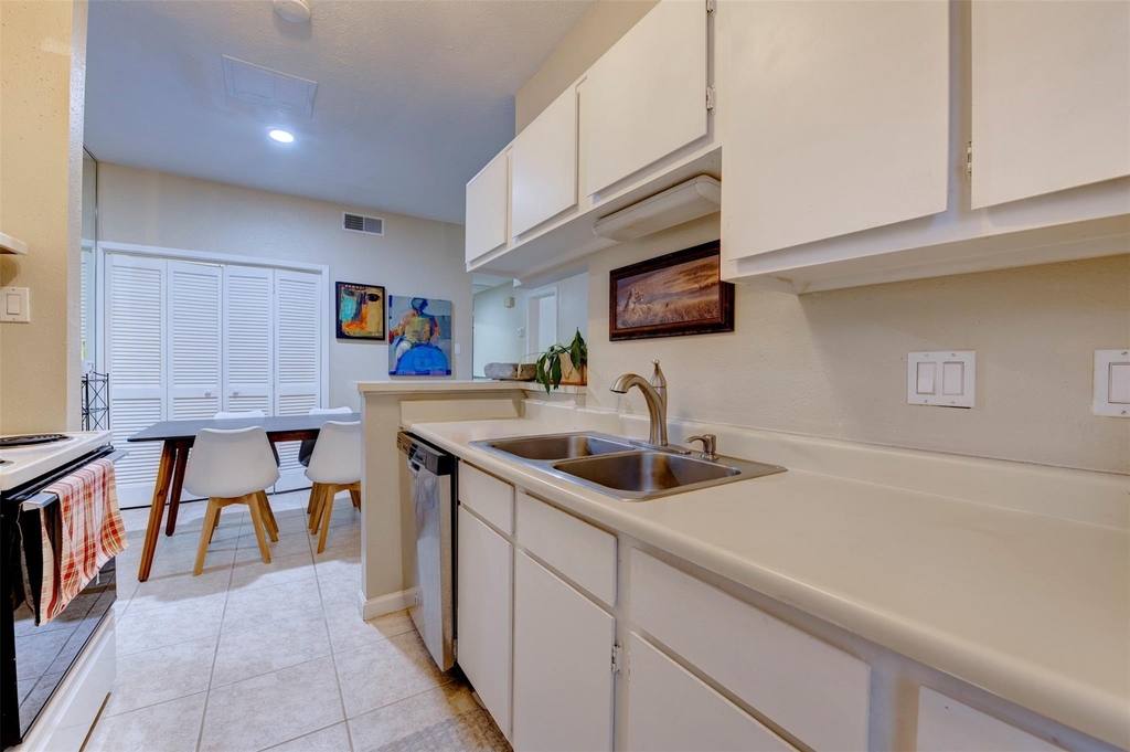 2300 Augusta Drive - Photo 12