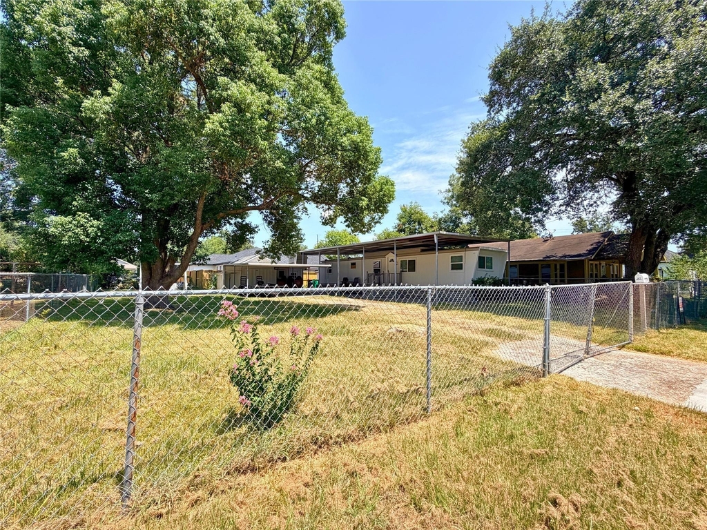 310 E Jack Street - Photo 0